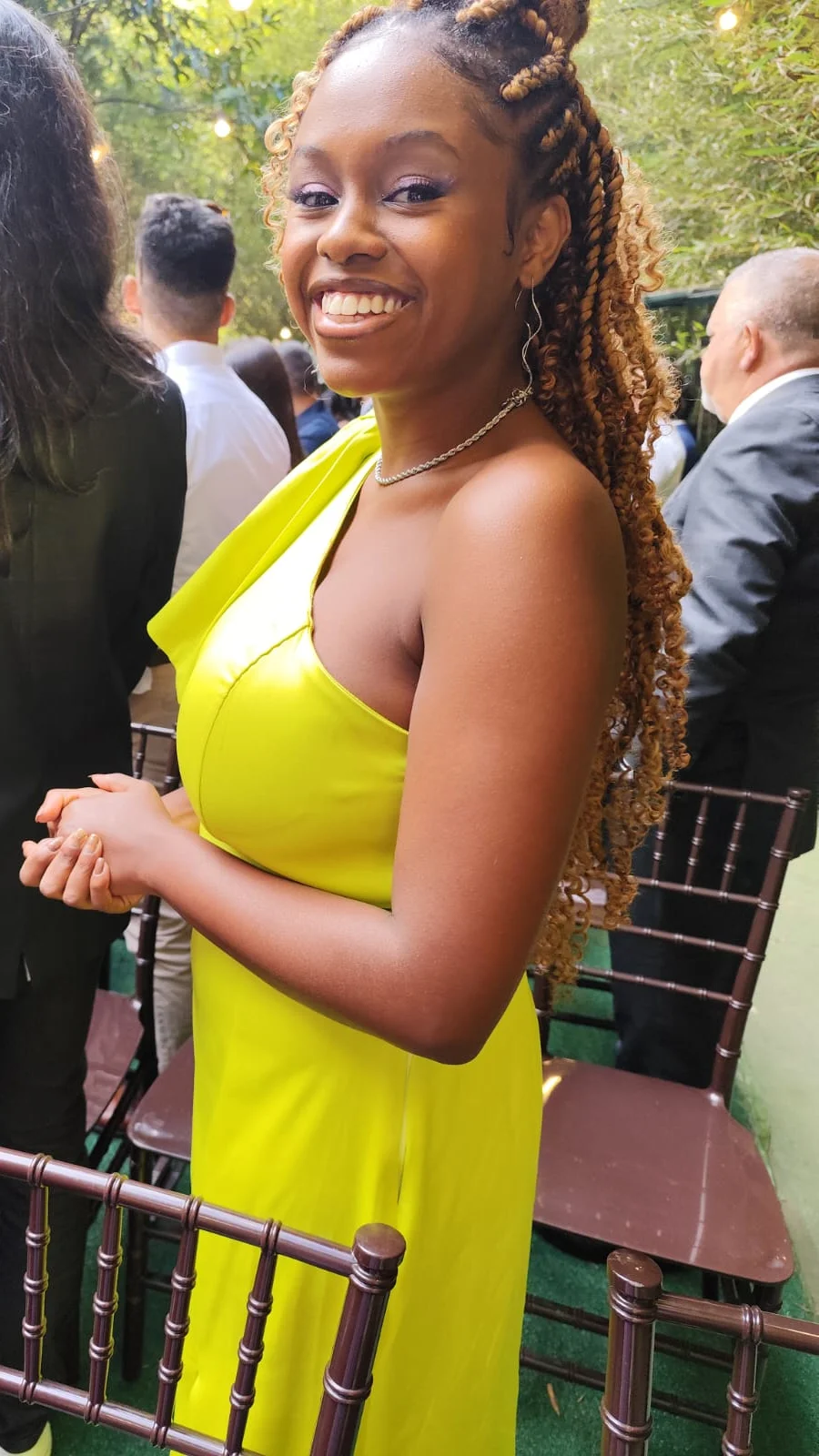 Penteado de tranças elaborado para evento